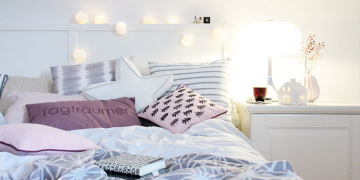 Schlafzimmer im Winterlook & Kissen mit DIY Tannenbaumprint