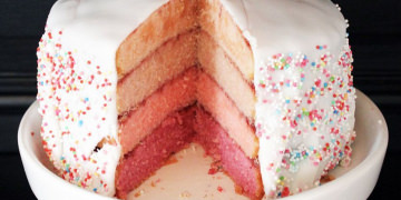 Geburtstag feiern: Ombre Kuchen in Pink zum Kindergeburtstag