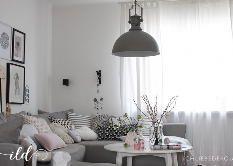 Neue Lampe im Industrielook & dezente Osterdeko im Wohnzimmer