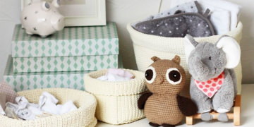 Kinderzimmer einrichten mit Wickeltisch und Wolkenlampe
